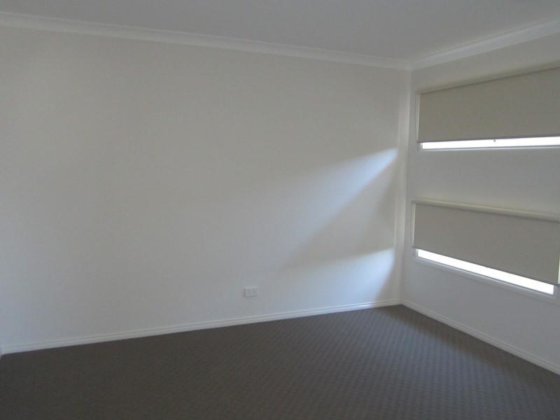 7 Calabrese Circuit, Clyde North VIC 3978