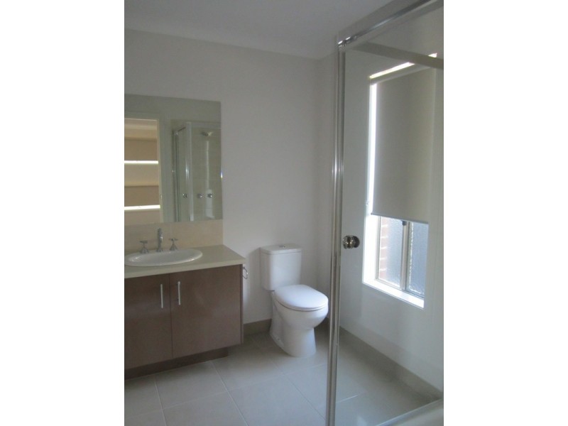 7 Calabrese Circuit, Clyde North VIC 3978