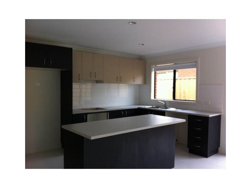 5 Cranbrook Circuit, Officer VIC 3809