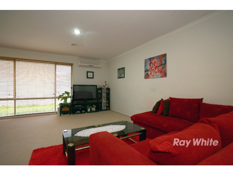 33 Carboni Crescent, Lynbrook VIC 3975
