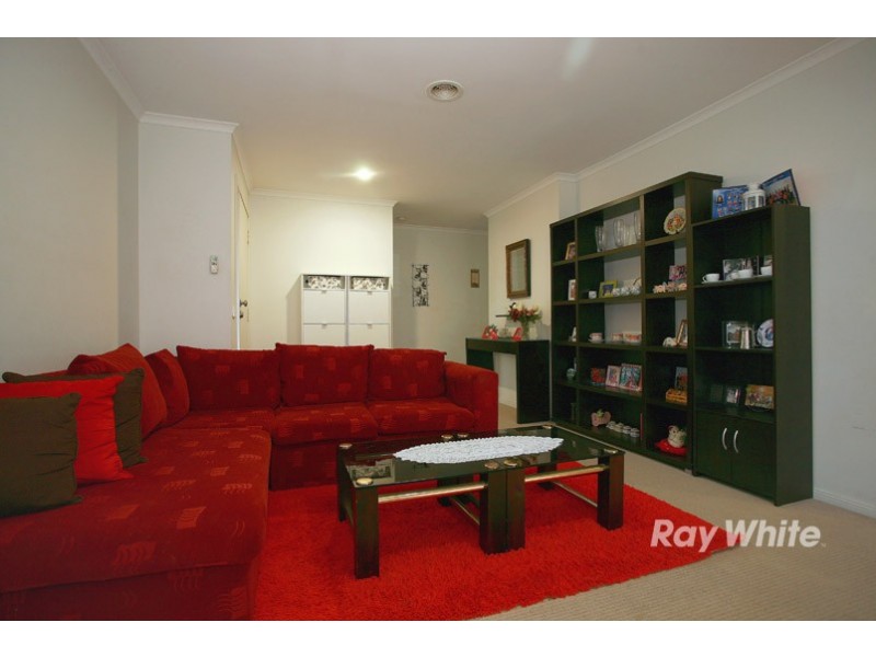 33 Carboni Crescent, Lynbrook VIC 3975