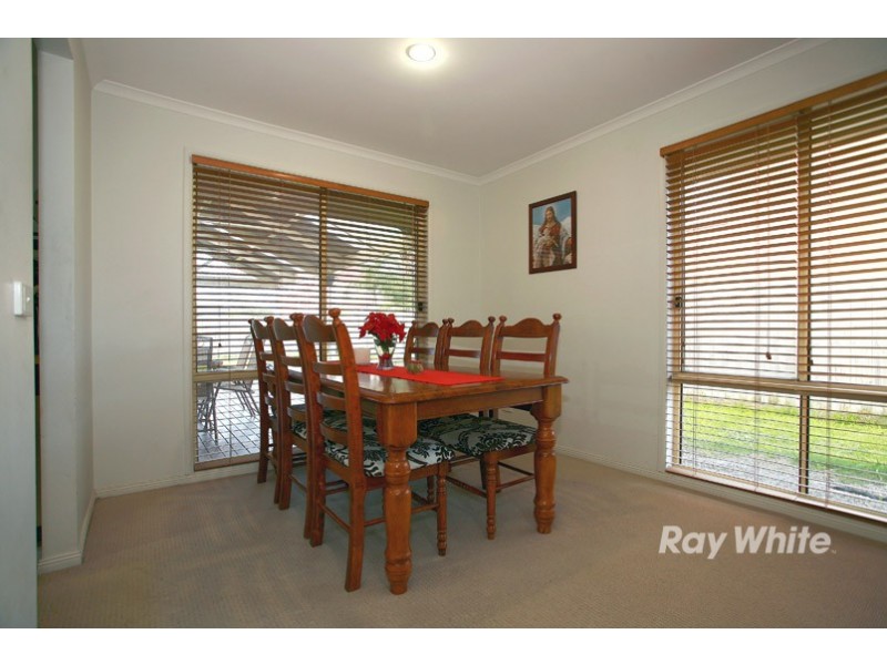 33 Carboni Crescent, Lynbrook VIC 3975