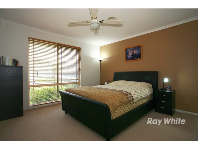 33 Carboni Crescent, Lynbrook VIC 3975