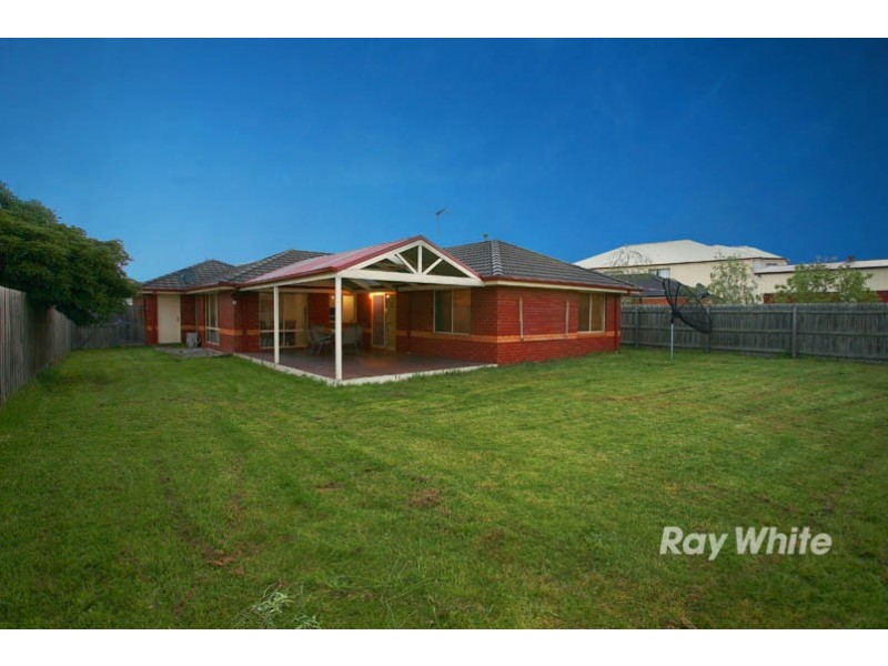 33 Carboni Crescent, Lynbrook VIC 3975