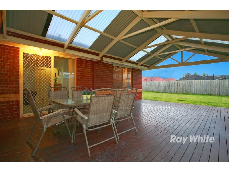 33 Carboni Crescent, Lynbrook VIC 3975