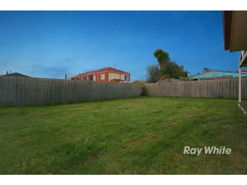 33 Carboni Crescent, Lynbrook VIC 3975