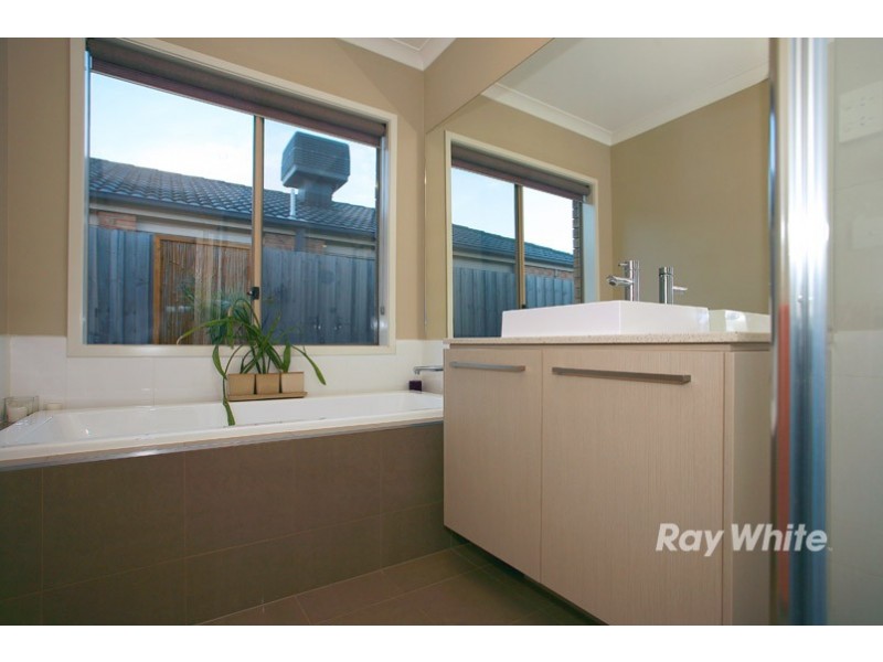31 Broadstone Way, Cranbourne VIC 3977