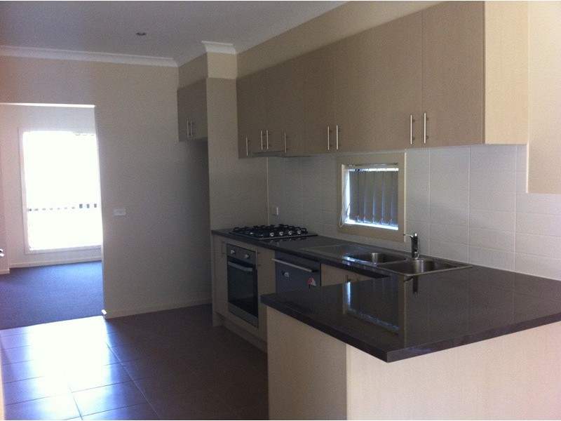 6/180 Henry Road, Pakenham VIC 3810