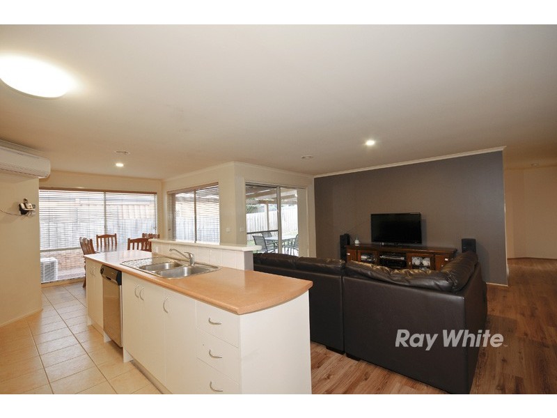 37 Central Parkway, Cranbourne West VIC 3977