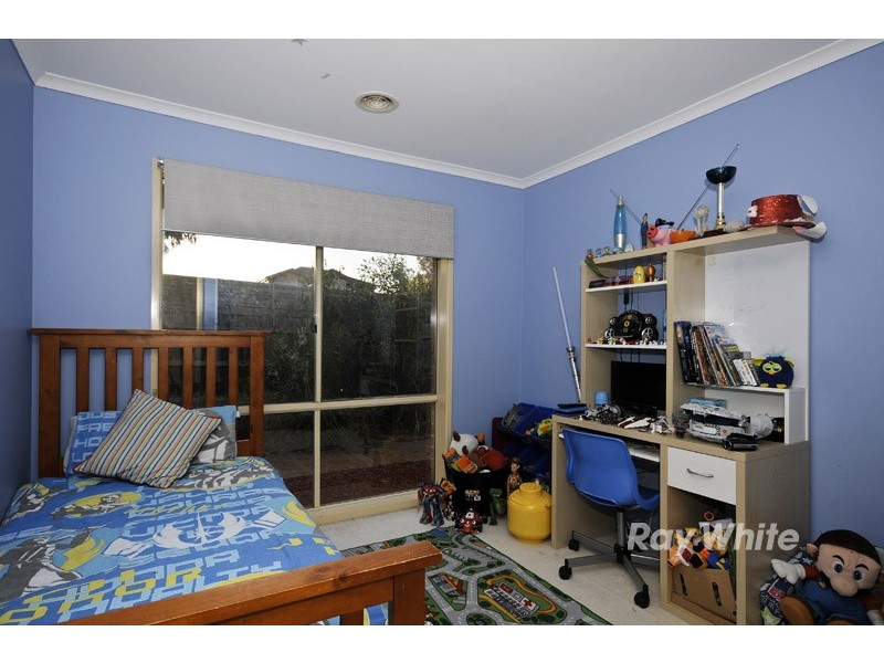 37 Central Parkway, Cranbourne West VIC 3977