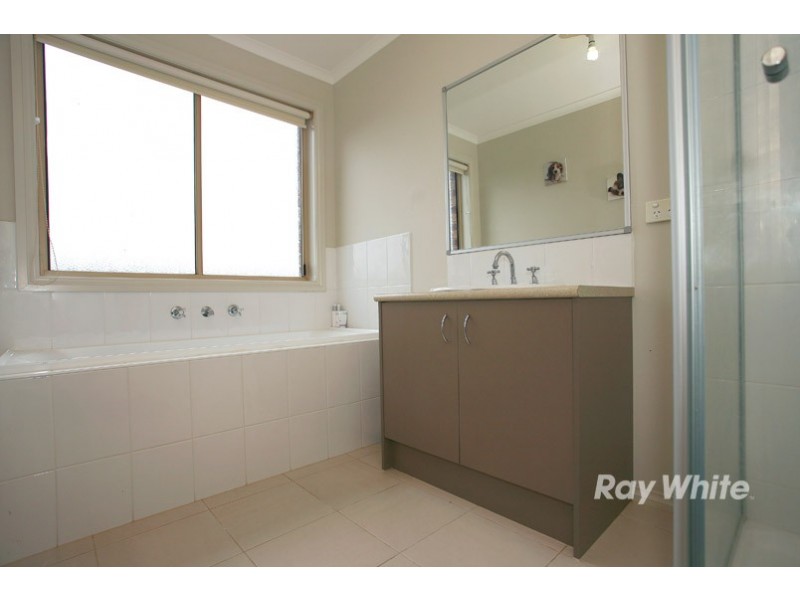 5 Aztec Place, Cranbourne VIC 3977