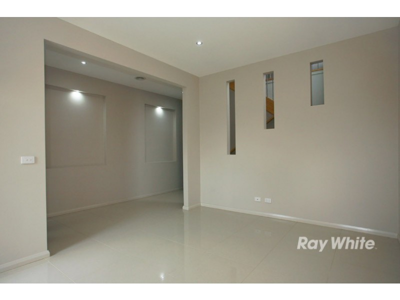52 Linden Tree Way, Cranbourne North VIC 3977