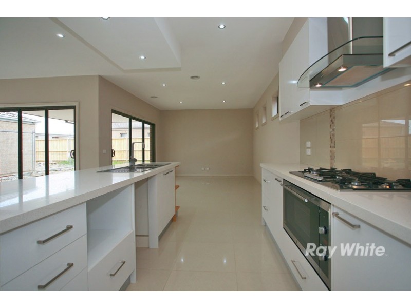 52 Linden Tree Way, Cranbourne North VIC 3977