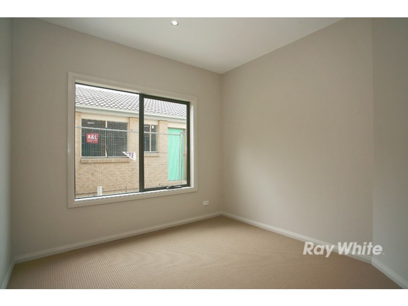 52 Linden Tree Way, Cranbourne North VIC 3977
