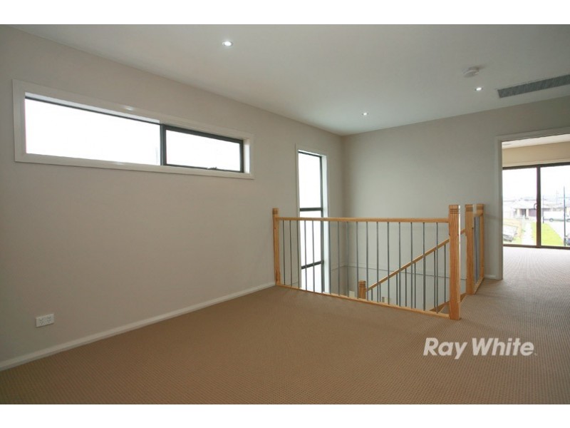 52 Linden Tree Way, Cranbourne North VIC 3977