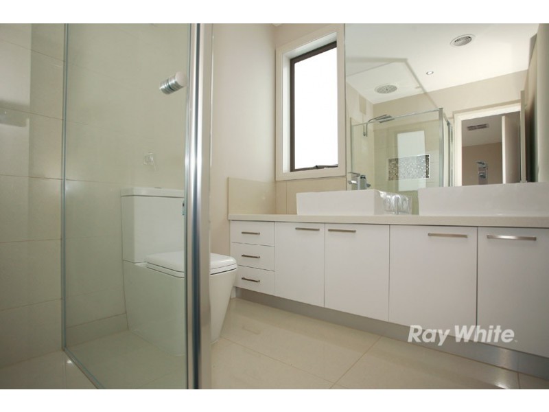 52 Linden Tree Way, Cranbourne North VIC 3977