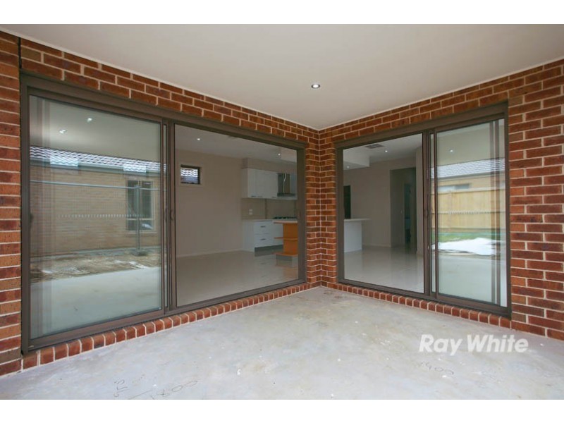 52 Linden Tree Way, Cranbourne North VIC 3977