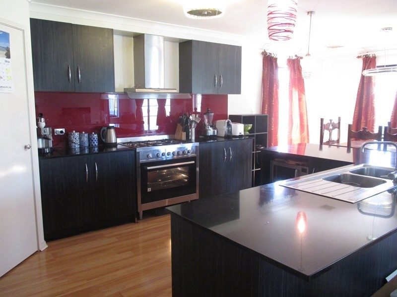 6 Blue Peppermint Circuit, Lyndhurst VIC 3975