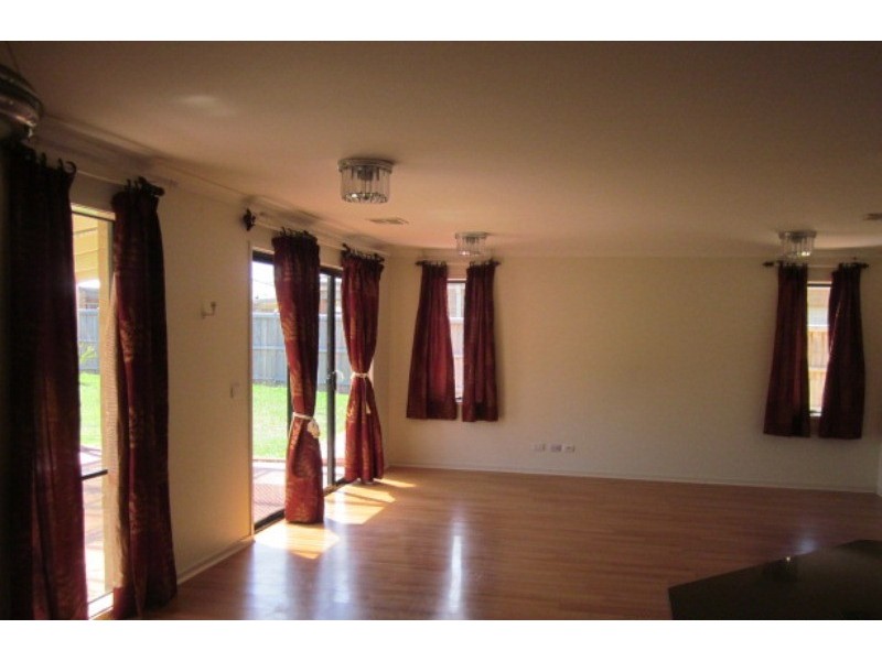 6 Blue Peppermint Circuit, Lyndhurst VIC 3975