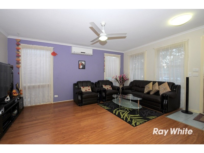 9 Parkside Mews, Cranbourne West VIC 3977