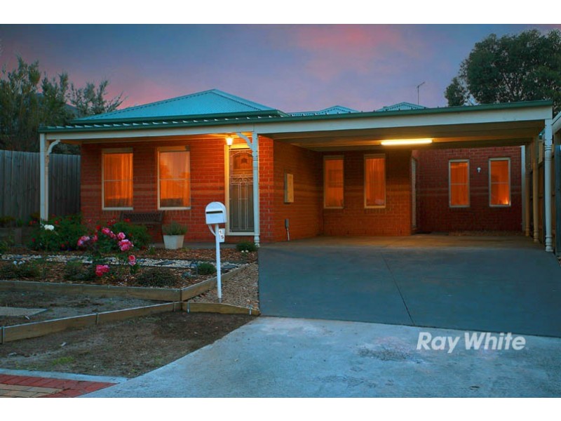 15 Gracehill Mews, Cranbourne VIC 3977