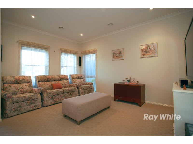15 Gracehill Mews, Cranbourne VIC 3977