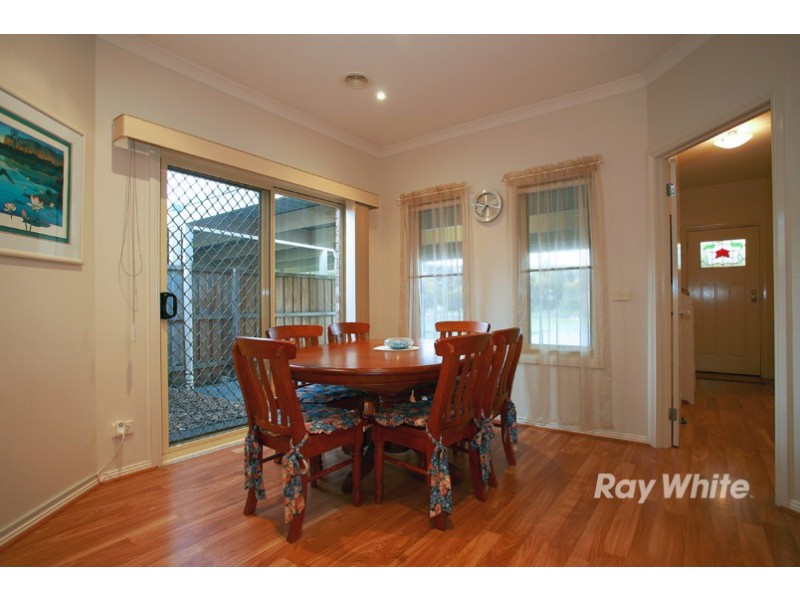 15 Gracehill Mews, Cranbourne VIC 3977