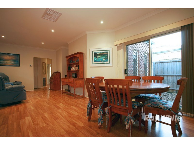 15 Gracehill Mews, Cranbourne VIC 3977
