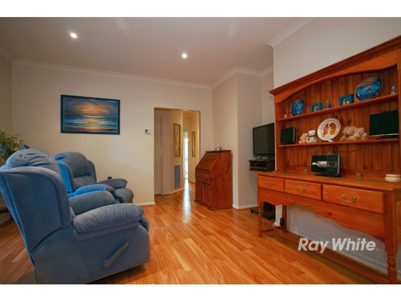 15 Gracehill Mews, Cranbourne VIC 3977