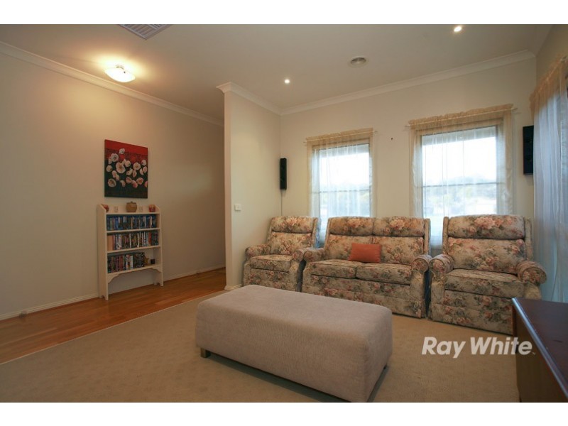 15 Gracehill Mews, Cranbourne VIC 3977