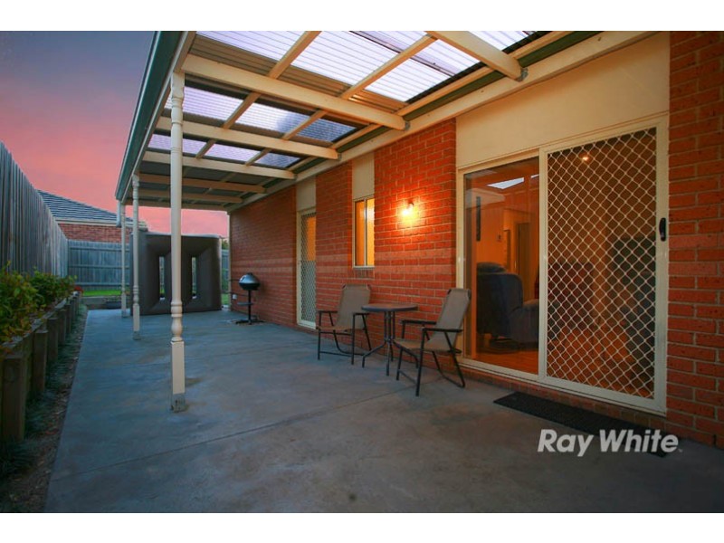 15 Gracehill Mews, Cranbourne VIC 3977