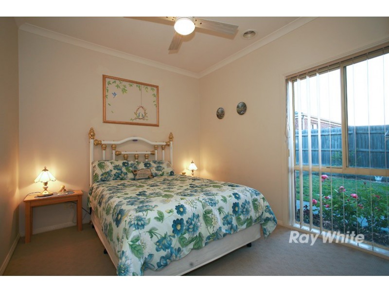 15 Gracehill Mews, Cranbourne VIC 3977