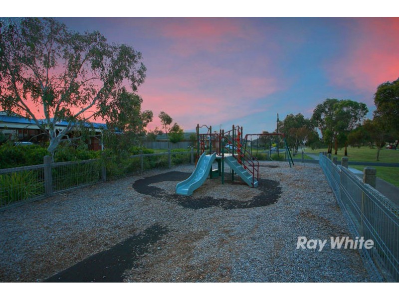 15 Gracehill Mews, Cranbourne VIC 3977