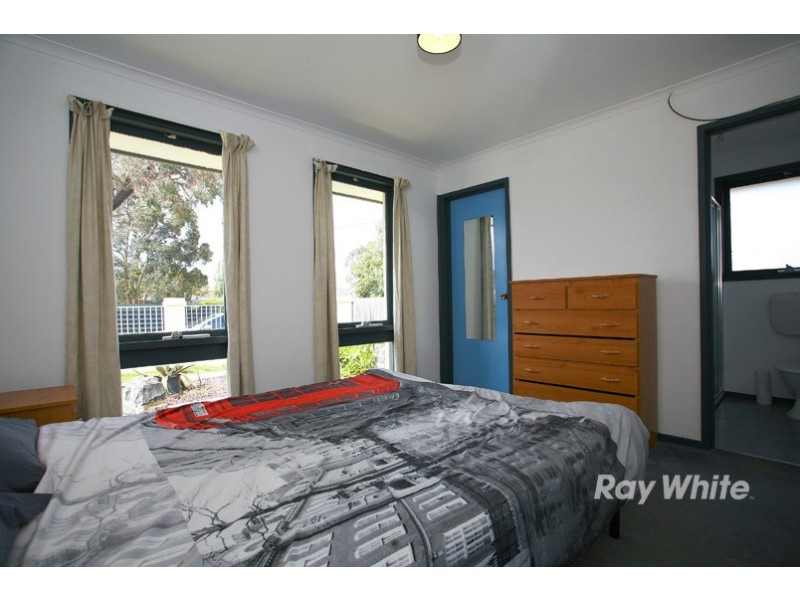 41 Fenfield Street, Cranbourne VIC 3977