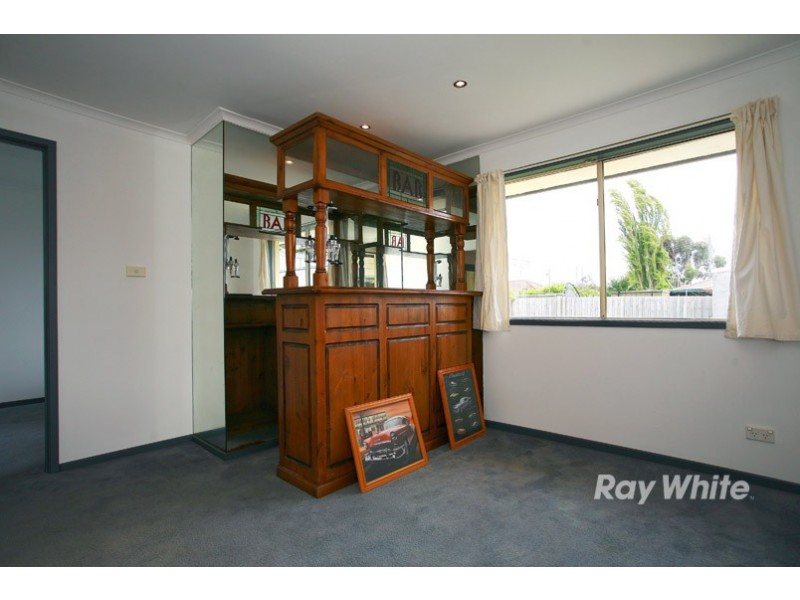 41 Fenfield Street, Cranbourne VIC 3977