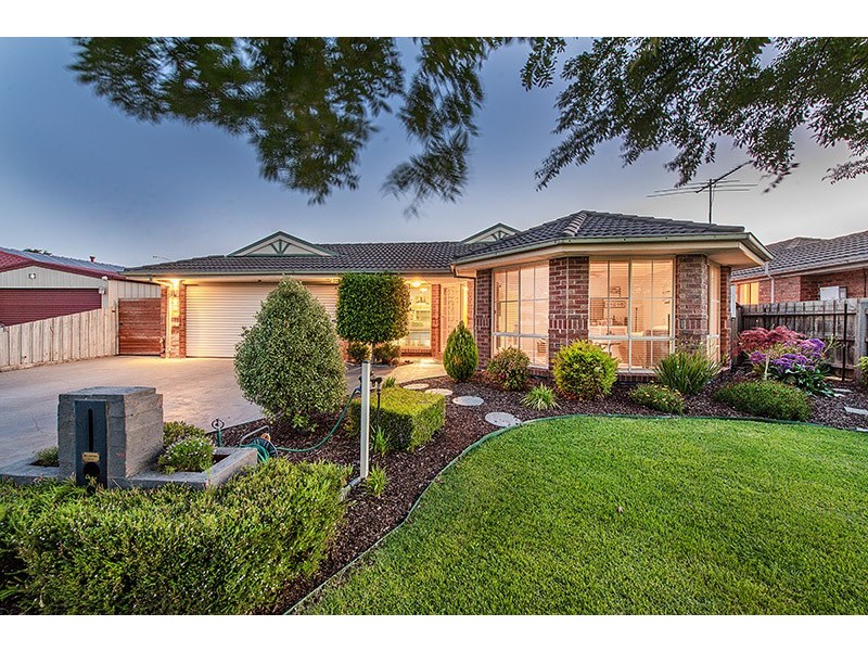 9 Landau Court, Cranbourne North VIC 3977