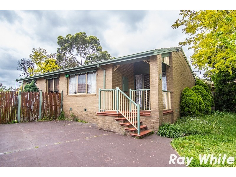 8 Hovell Court, Cranbourne VIC 3977