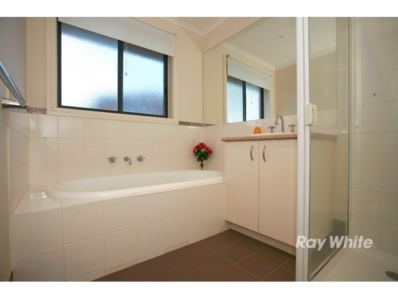 31 Amhurst Drive, Narre Warren South VIC 3805