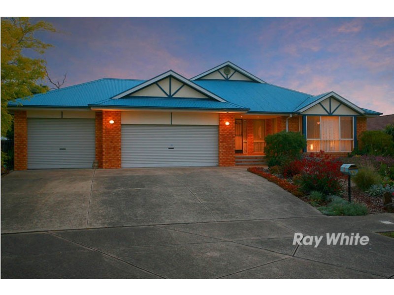 11 Prestwick Green, Cranbourne VIC 3977