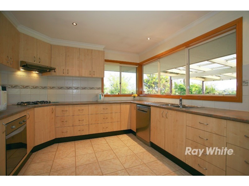 11 Prestwick Green, Cranbourne VIC 3977