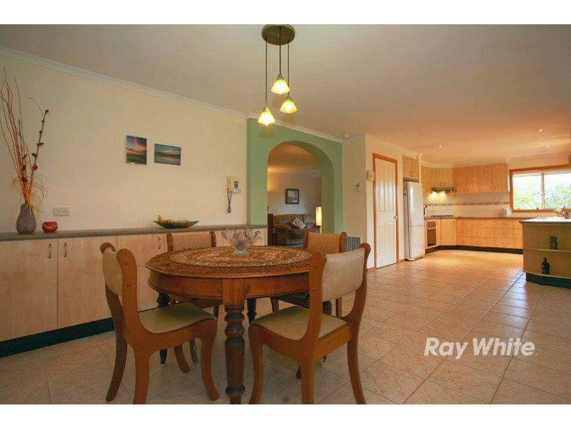 11 Prestwick Green, Cranbourne VIC 3977