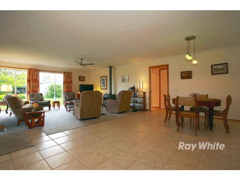 11 Prestwick Green, Cranbourne VIC 3977