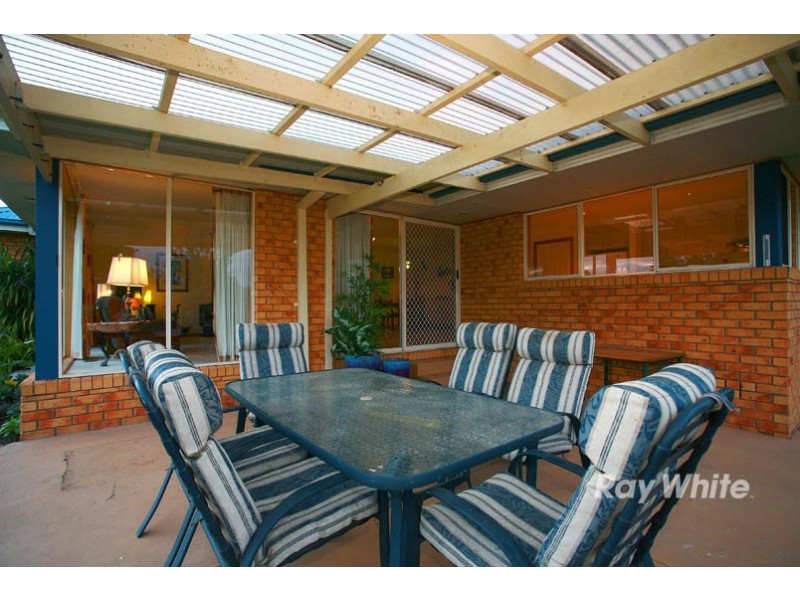 11 Prestwick Green, Cranbourne VIC 3977