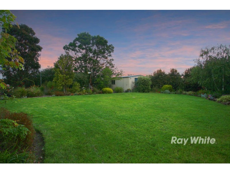 11 Prestwick Green, Cranbourne VIC 3977