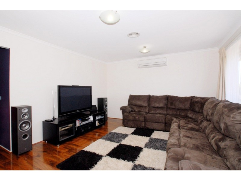 32 Genista Road, Cranbourne West VIC 3977