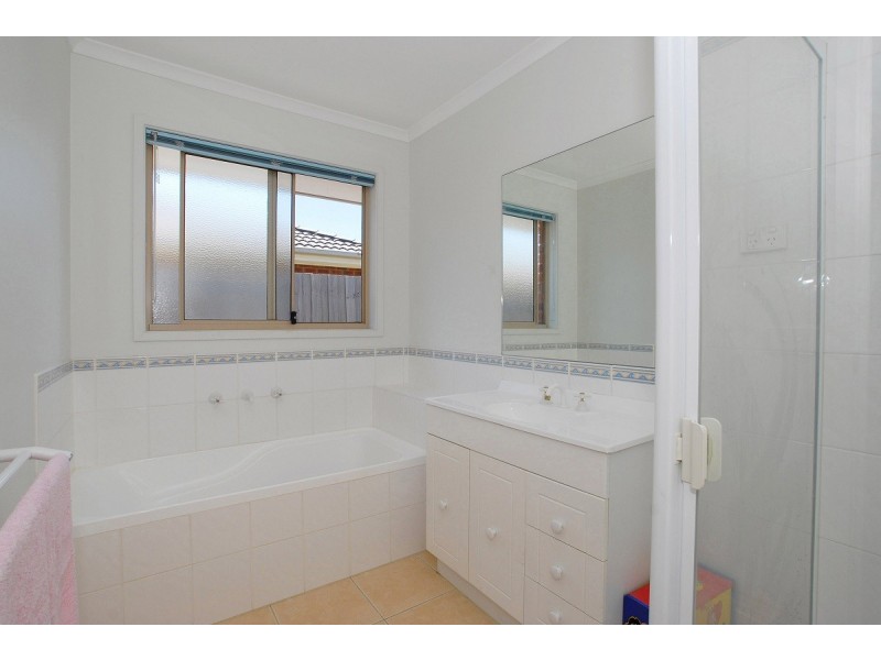 32 Genista Road, Cranbourne West VIC 3977