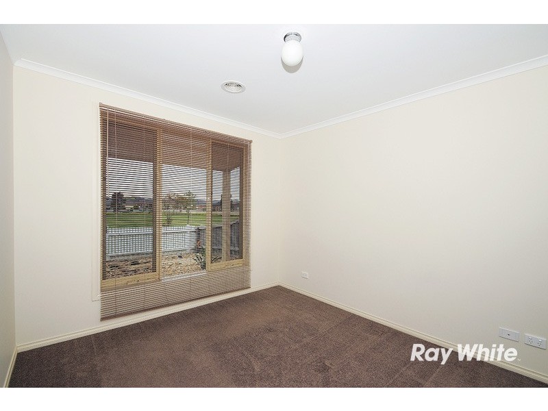 4 Maybush Lane, Cranbourne VIC 3977