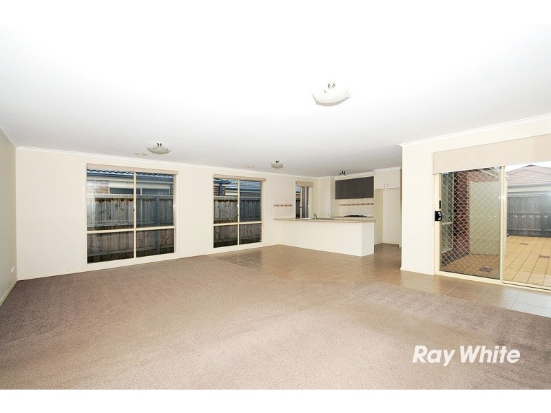 4 Maybush Lane, Cranbourne VIC 3977