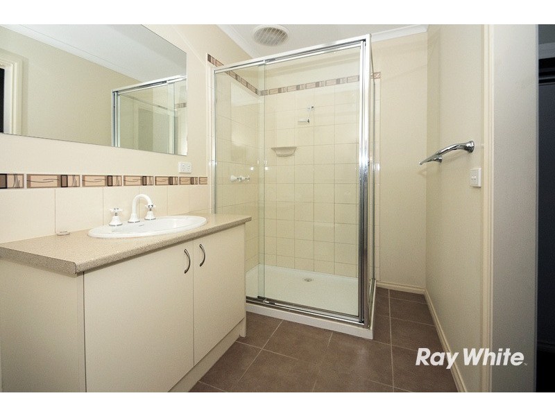 4 Maybush Lane, Cranbourne VIC 3977