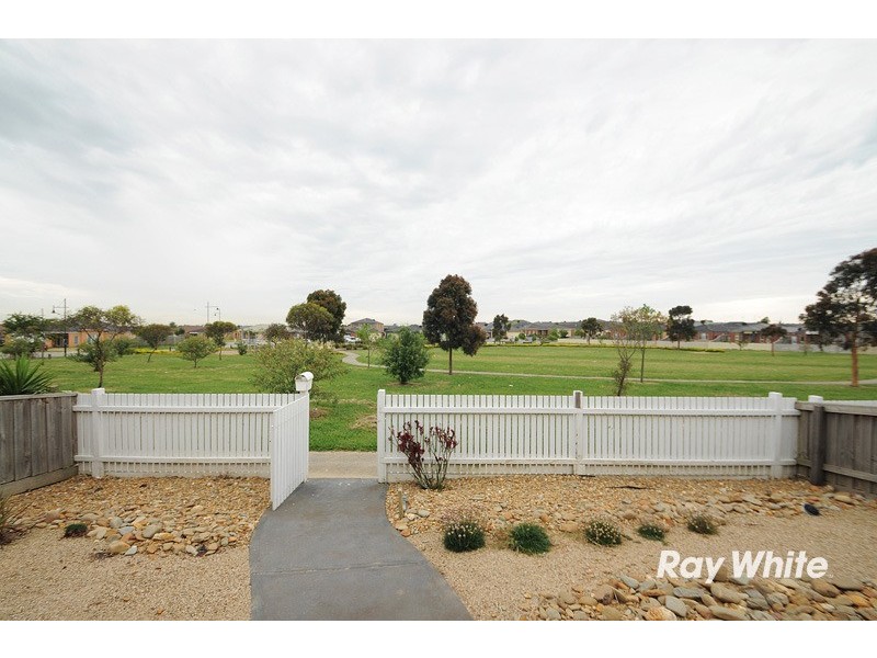 4 Maybush Lane, Cranbourne VIC 3977